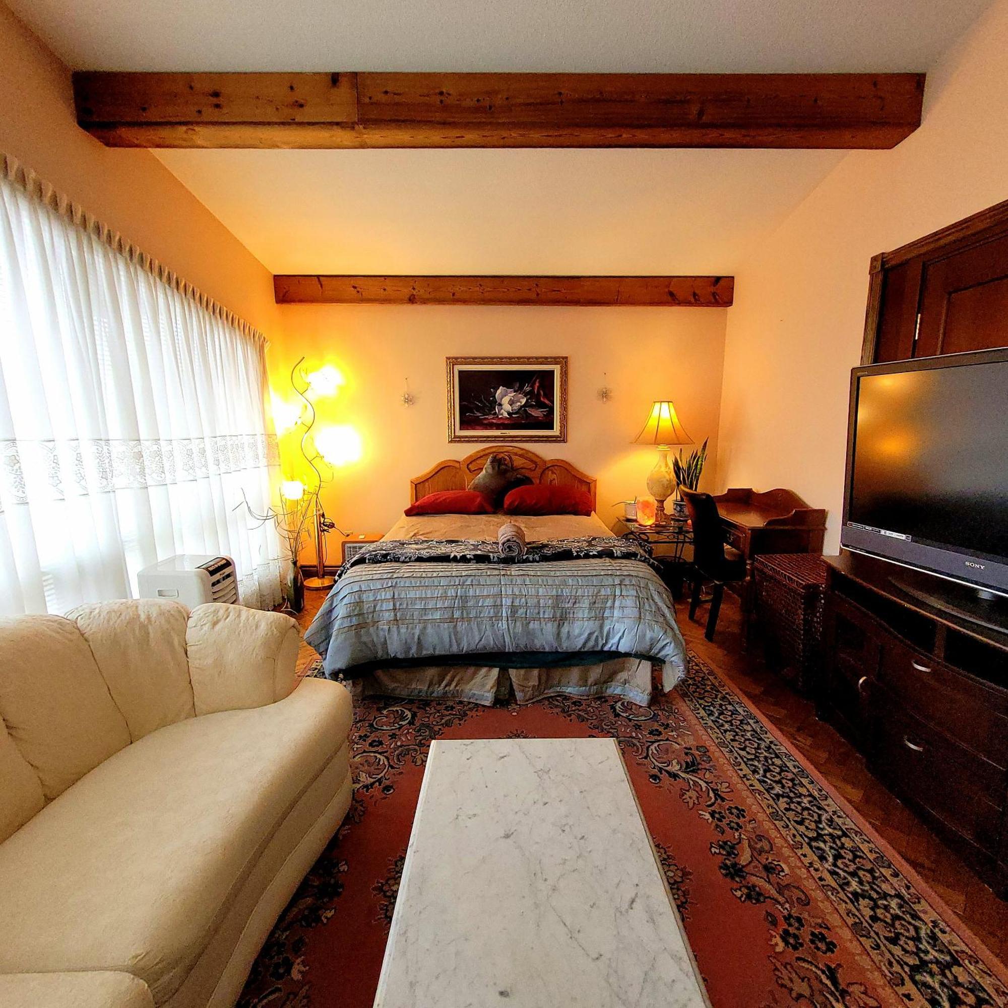 A Stunning Chalet Style Home Toronto Kültér fotó